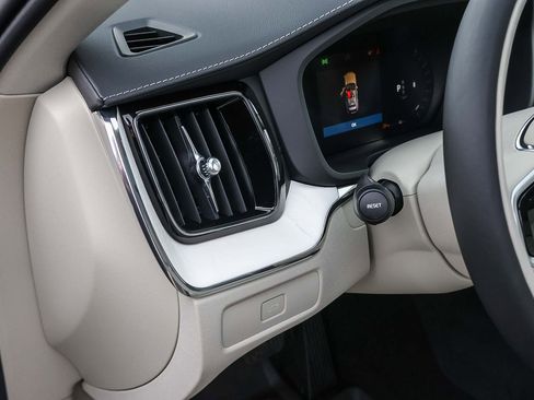 New 2026 Volvo XC60 B5 Ultra w/ Protection Package Premier AWD/4WD image 31