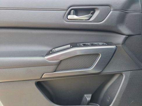 Used 2024 Nissan Pathfinder SL image 16