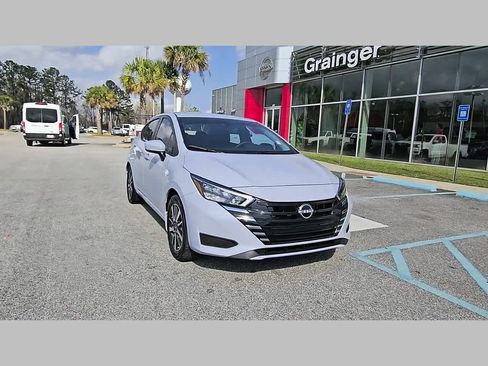 Used 2025 Nissan Versa SV w/ Trunk Package image 17