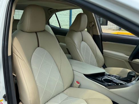 Used 2018 Toyota Camry XLE w/ Audio Package FWD image 12
