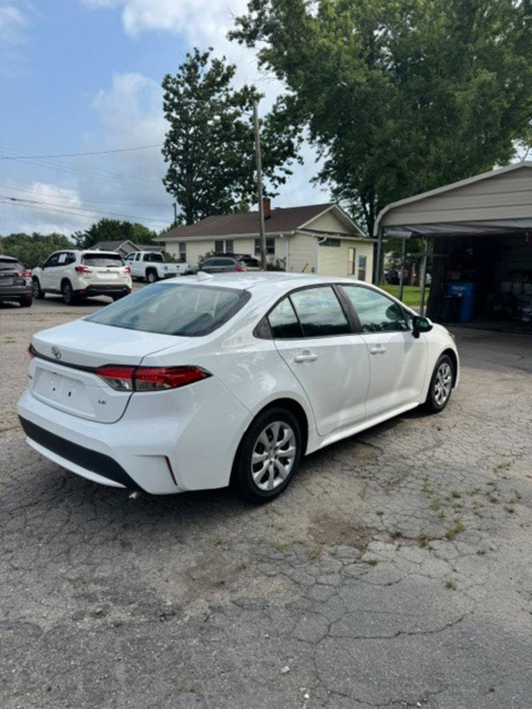 Used 2022 Toyota Corolla LE FWD image 4