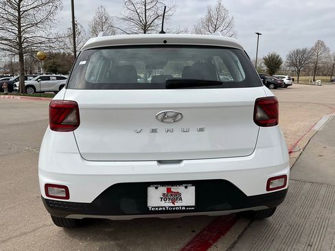 Used 2025 Hyundai Venue SEL image 7