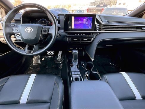 Used 2025 Toyota Camry SE image 14
