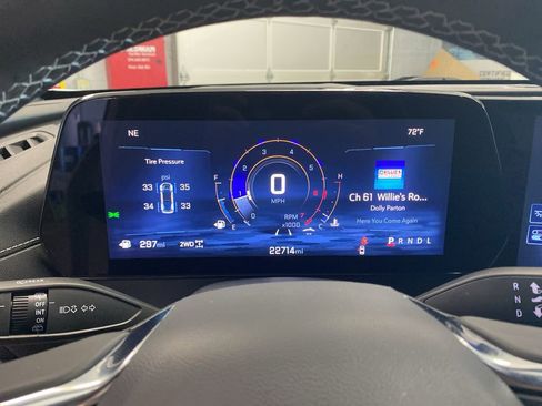 Used 2025 Chevrolet Traverse LT image 23