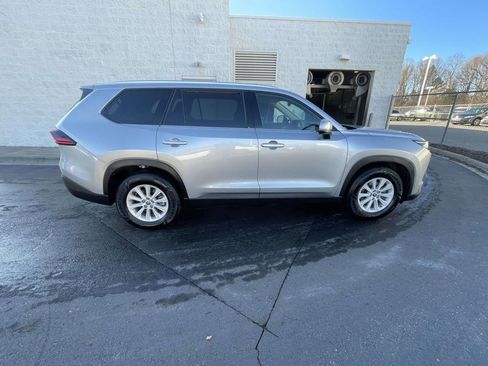 Used 2025 Toyota Grand Highlander AWD image 12