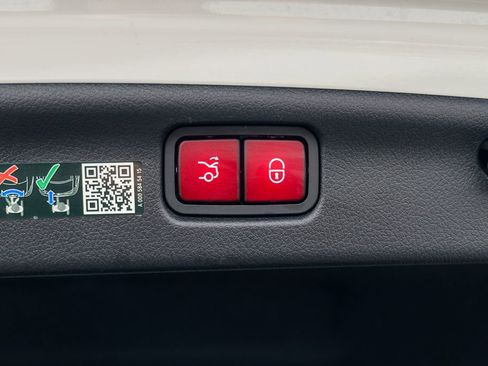 Used 2022 Mercedes-Benz C 300 4MATIC Sedan w/ Pinnacle Trim Package image 59