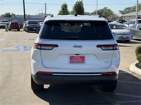 Used 2023 Jeep Grand Cherokee L Laredo image 6