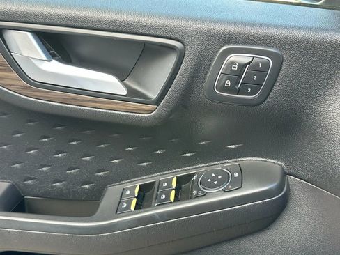 Used 2020 Ford Escape Titanium image 33