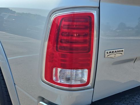 Used 2016 RAM 1500 Laramie AWD/4WD image 29