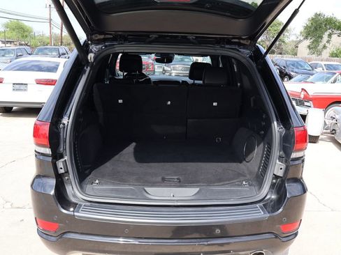 Used 2020 Jeep Grand Cherokee Altitude RWD image 12