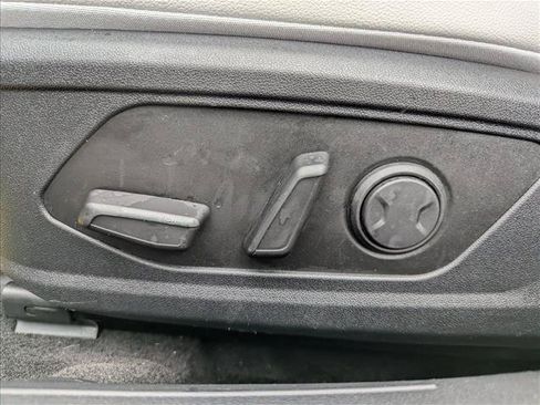 Used 2025 Hyundai Elantra Limited FWD image 10