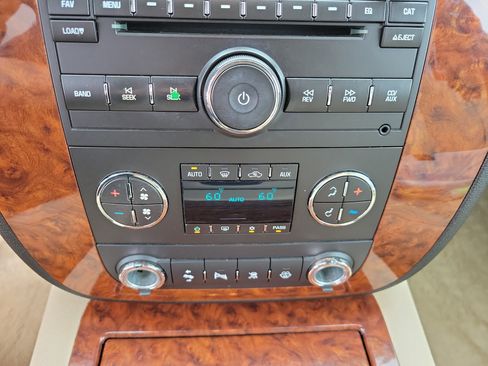 Used 2007 Chevrolet Tahoe LTZ w/ LTZ Preferred Equipment Group RWD image 17