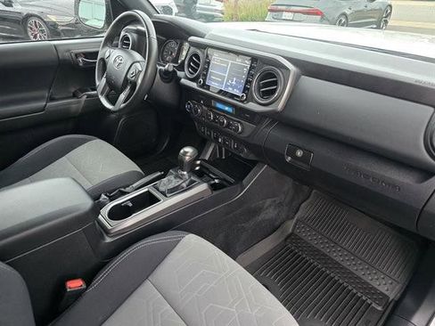 Used 2022 Toyota Tacoma TRD Off-Road image 14