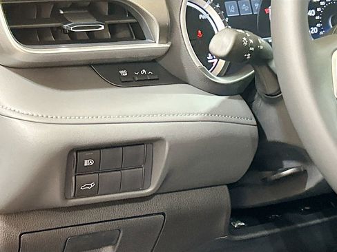 New 2026 Toyota Highlander XLE image 10