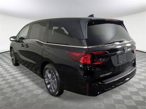 New 2026 Honda Odyssey Touring image 4