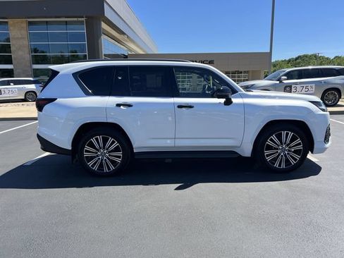 Used 2025 Lexus LX 600 4WD w/ Appearance Package image 2