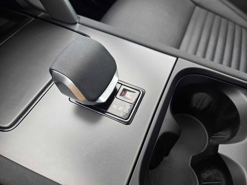 Used 2024 Land Rover Discovery Sport S image 31