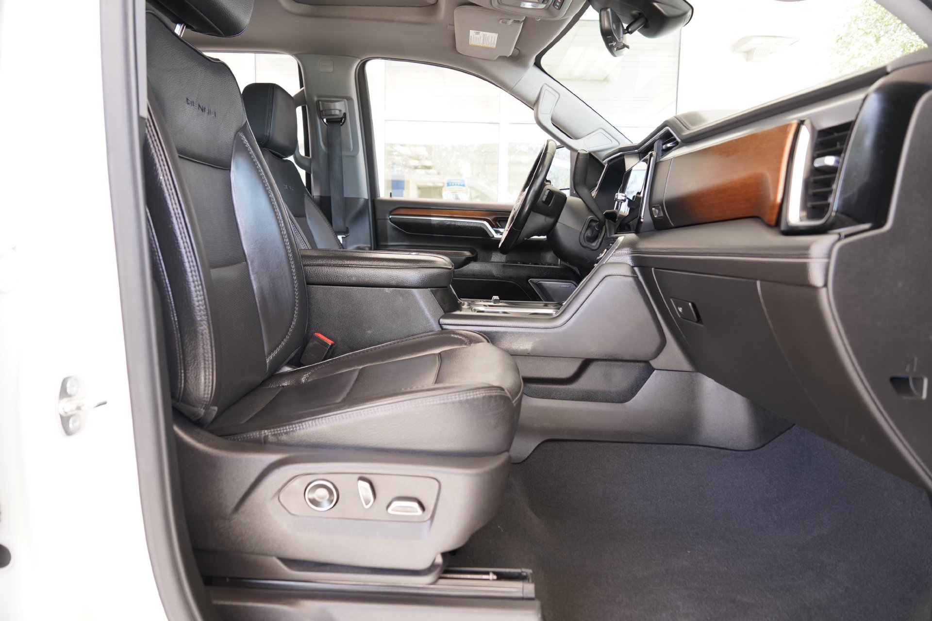 Used 2024 GMC Sierra 2500 Denali w/ Denali Reserve Package AWD/4WD image 26