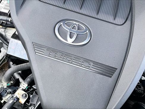 Used 2024 Toyota Highlander LE image 30