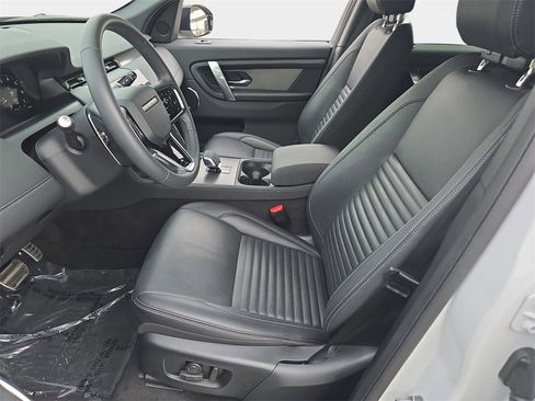 Certified 2025 Land Rover Discovery Sport Dynamic SE image 17