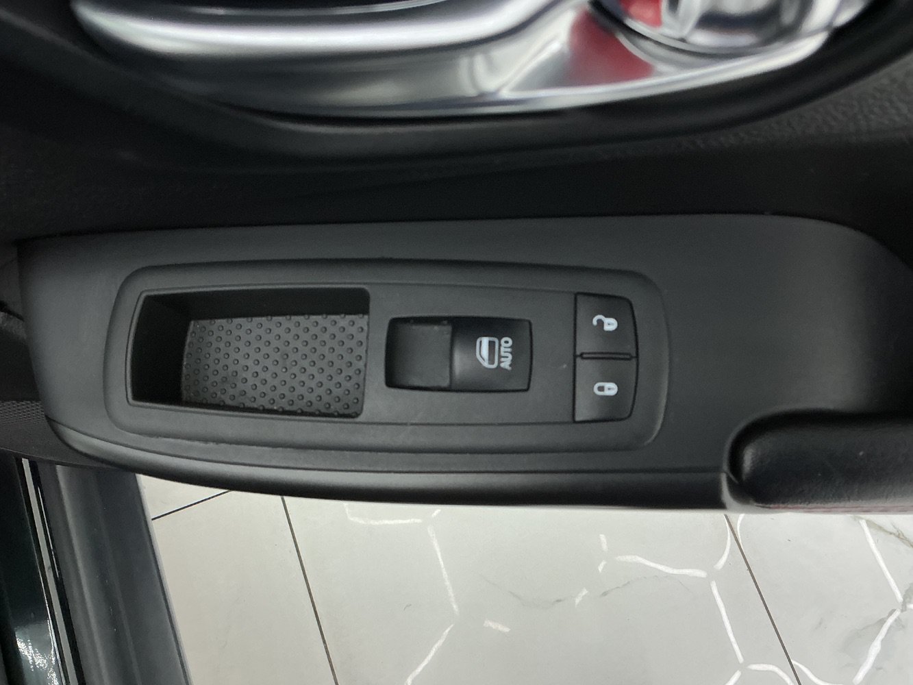 Used 2021 Jeep Cherokee Trailhawk w/ Premium Leather Package AWD/4WD image 41