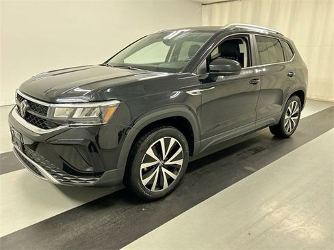 Certified 2023 Volkswagen Taos SE image 2