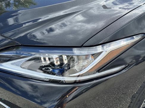 Used 2024 Lexus ES 350 w/ Premium Package FWD image 9