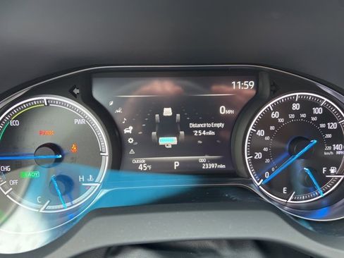 Used 2023 Toyota Venza LE image 12