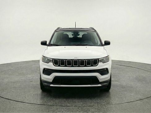 Used 2025 Jeep Compass Limited image 2