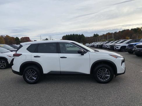 Used 2024 Nissan Rogue S image 2