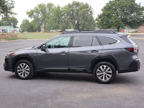 Used 2023 Subaru Outback Premium AWD/4WD image 8