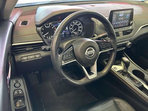 Used 2020 Nissan Altima 2.5 SR w/ Premium Package FWD image 13