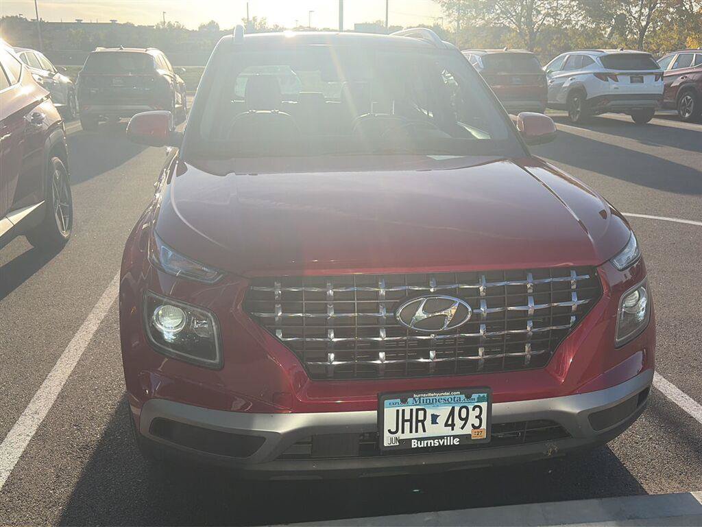 Certified 2022 Hyundai Venue Limited FWD image 10