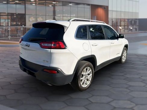 Used 2016 Jeep Cherokee Latitude w/ Cold Weather Group AWD/4WD image 12