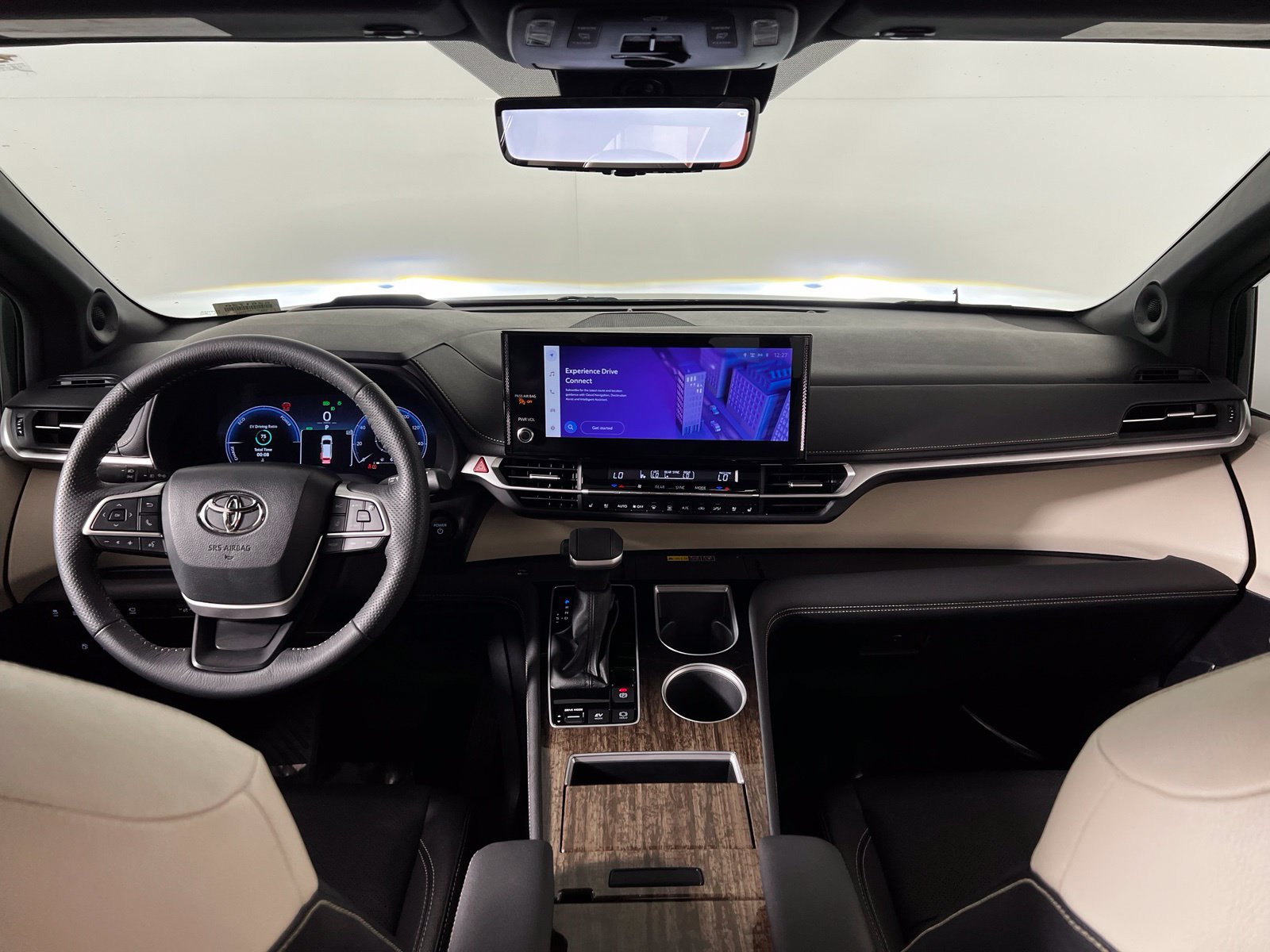 Certified 2025 Toyota Sienna Platinum FWD image 30