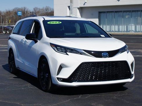 Used 2024 Toyota Sienna XSE image 25