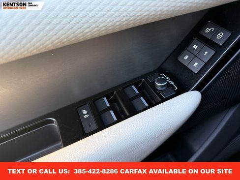 Used 2020 Land Rover Range Rover Velar R-Dynamic S image 24