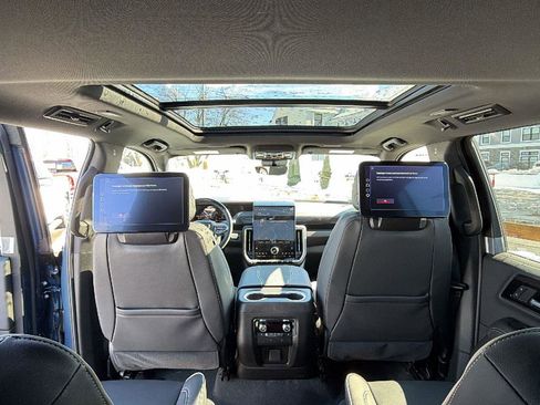 New 2026 GMC Yukon XL Elevation w/ Elevation Premium Package image 32