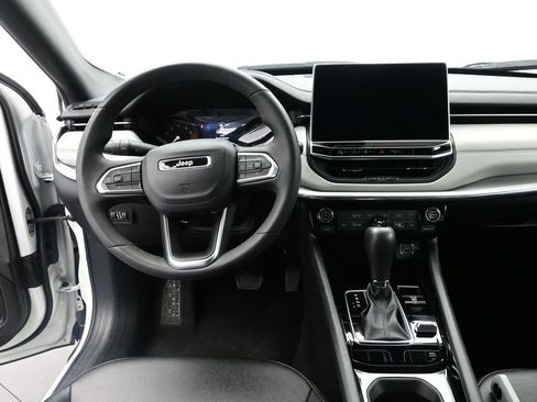 Used 2024 Jeep Compass Limited image 15