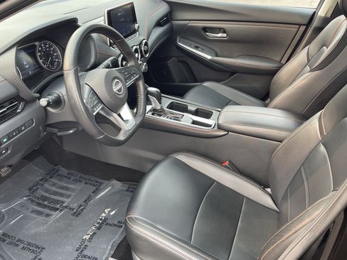 Used 2025 Nissan Sentra SR w/ SR Premium Package FWD image 10