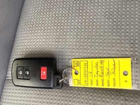 Used 2018 Toyota RAV4 LE image 21