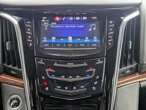 Used 2019 Cadillac Escalade ESV Luxury image 18