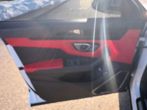 Used 2022 Lamborghini Urus image 11