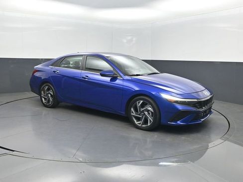 Used 2024 Hyundai Elantra SEL w/ Convenience Package FWD image 34