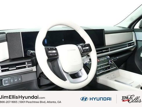 Used 2025 Hyundai Santa Fe SE image 4