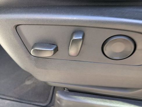 Used 2024 GMC Yukon XL SLT image 23