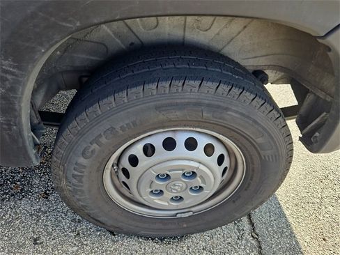 Used 2025 RAM ProMaster 2500 w/ Convenience Group image 10