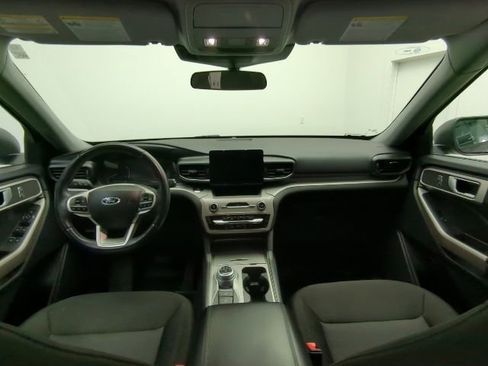 Used 2023 Ford Explorer XLT AWD/4WD image 16
