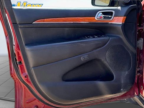 Used 2013 Jeep Grand Cherokee Overland AWD/4WD image 25