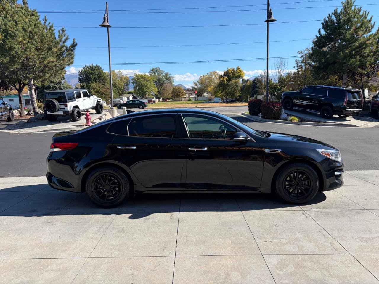 Used 2017 Kia Optima LX FWD image 3